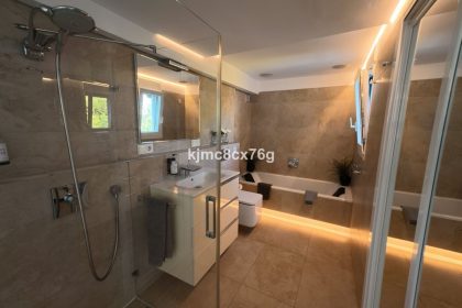 0b8069473633c4cf09c84558153671c8 - 13