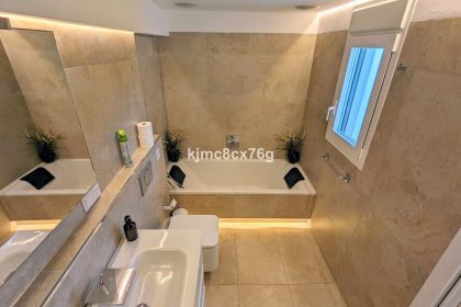 0b8069473633c4cf09c84558153671c8 - 25