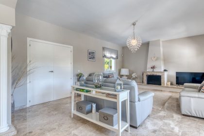 0bfb1e0e9c6c3f4278c385d0ac26151a - 12