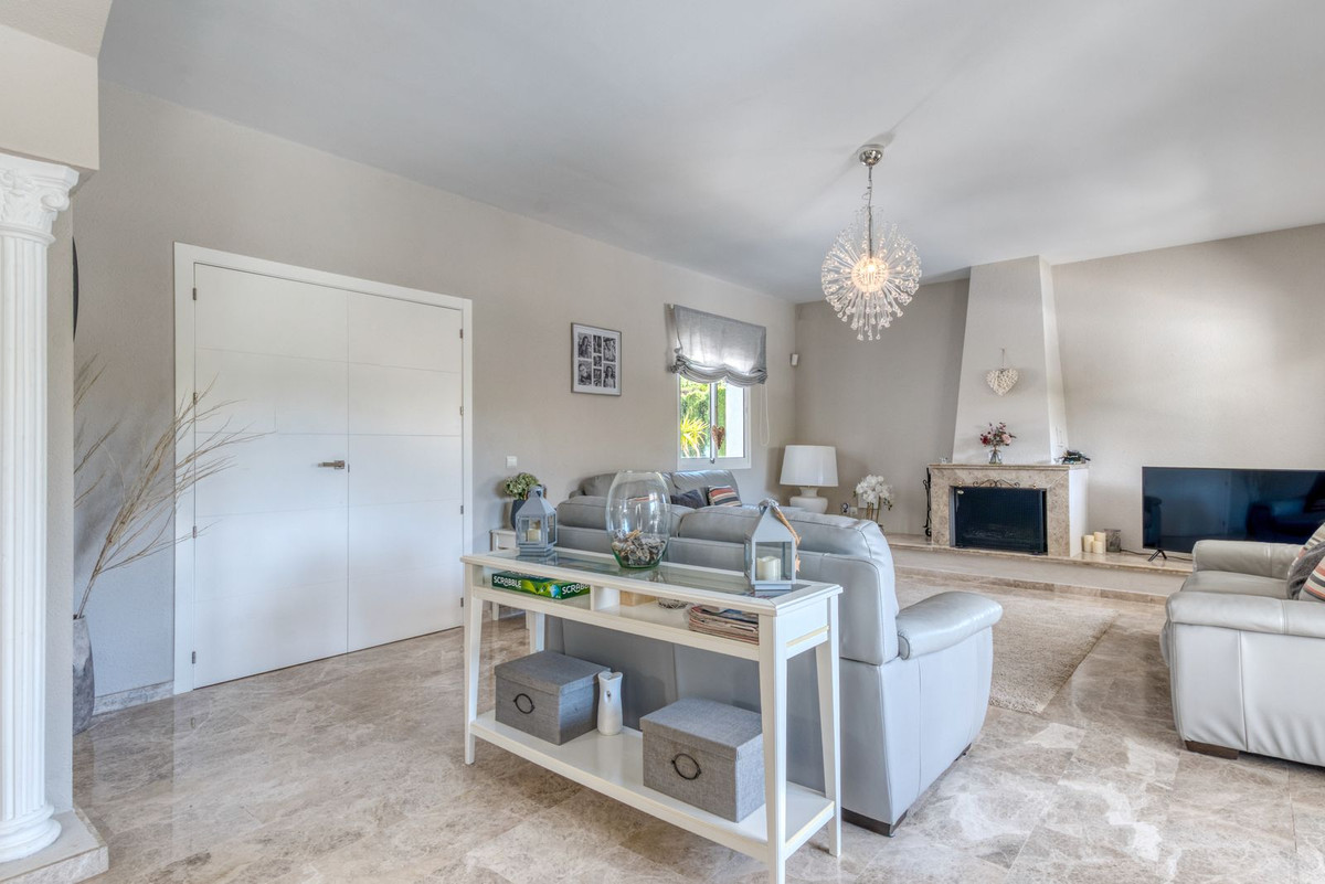 0bfb1e0e9c6c3f4278c385d0ac26151a - 12