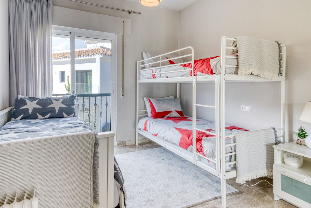 0bfb1e0e9c6c3f4278c385d0ac26151a - 24