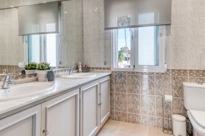 0bfb1e0e9c6c3f4278c385d0ac26151a - 25