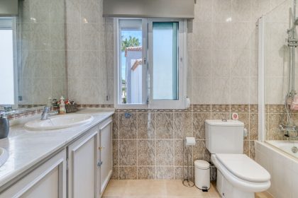 0bfb1e0e9c6c3f4278c385d0ac26151a - 29