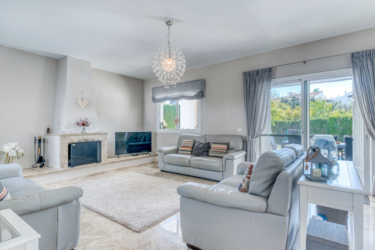 0bfb1e0e9c6c3f4278c385d0ac26151a - 5