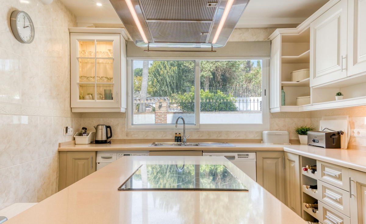 0bfb1e0e9c6c3f4278c385d0ac26151a - 9