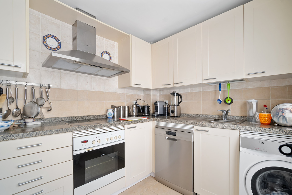 0c6f51fe42c921aee2f57387b28636dd - 9