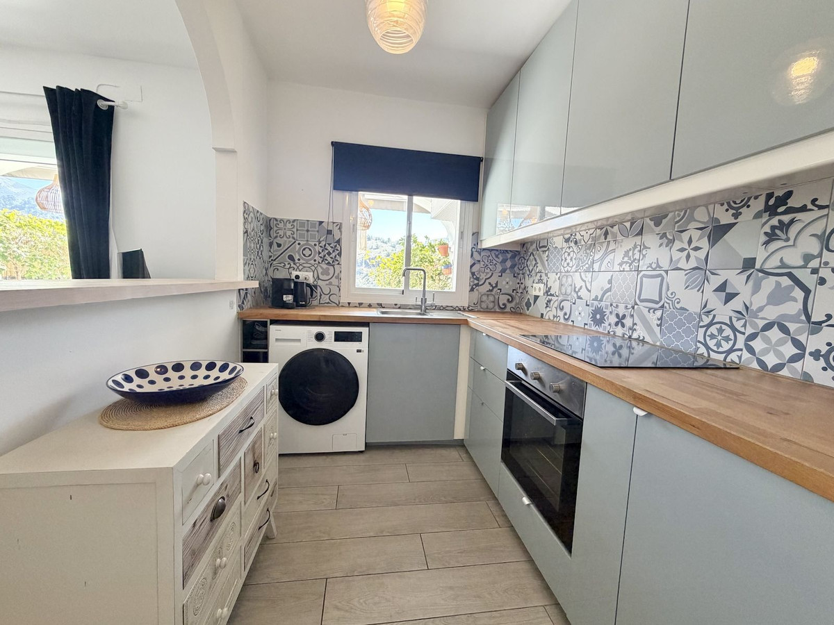 0d9b154cbb7f9ec7250be6987401e175 - 18