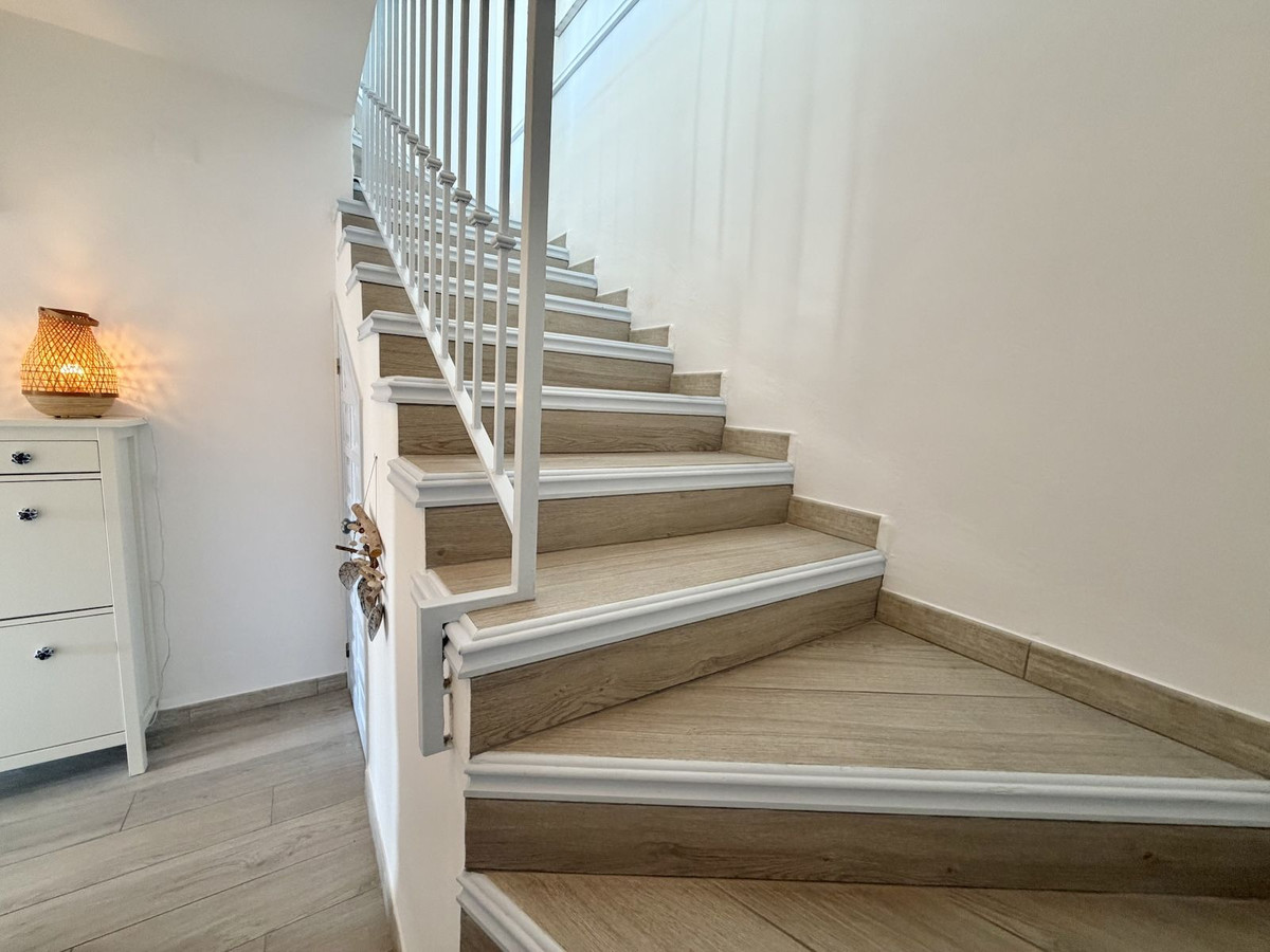 0d9b154cbb7f9ec7250be6987401e175 - 22