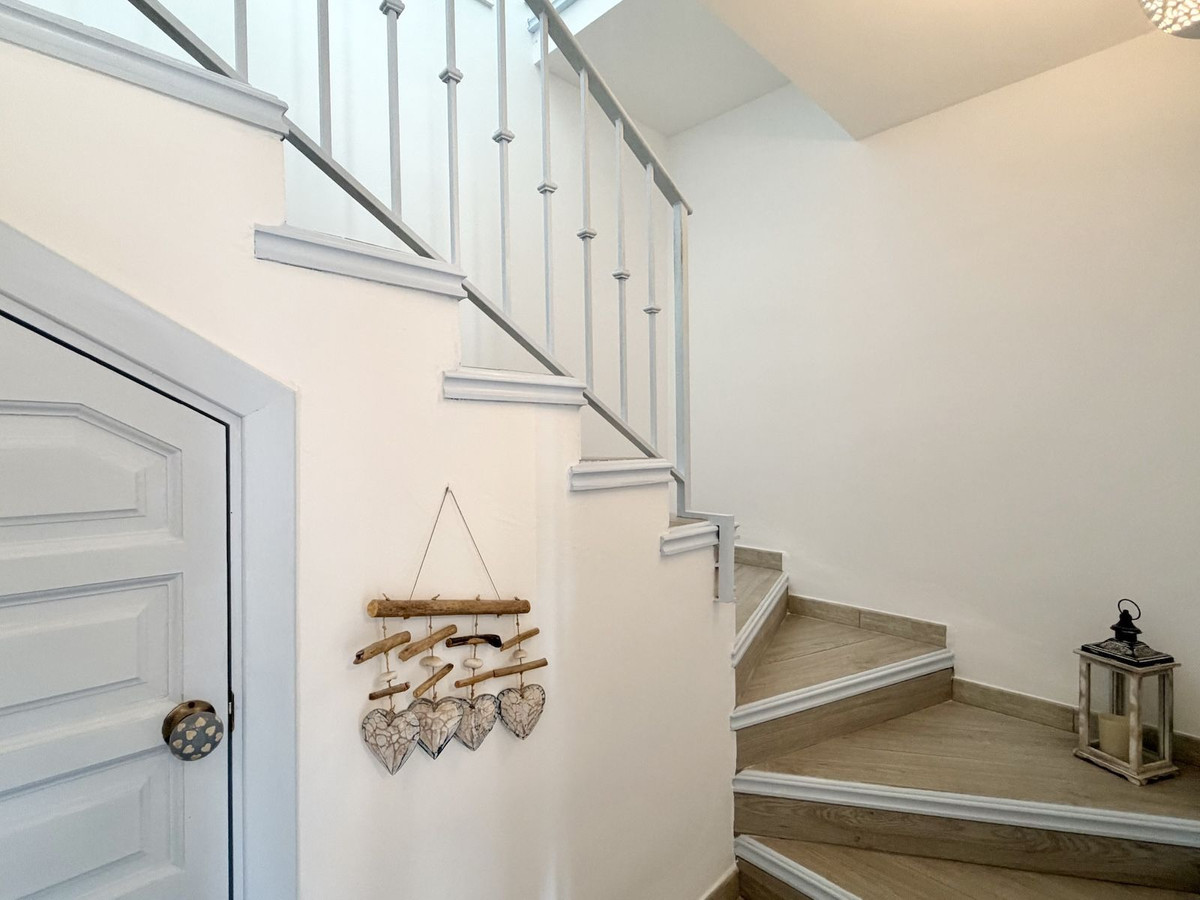 0d9b154cbb7f9ec7250be6987401e175 - 33