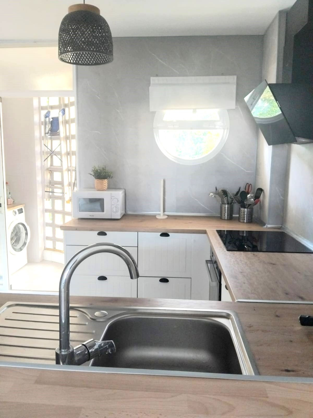 0ea2f0e4e6ab3a4a5132e57d96587fc7 - 18