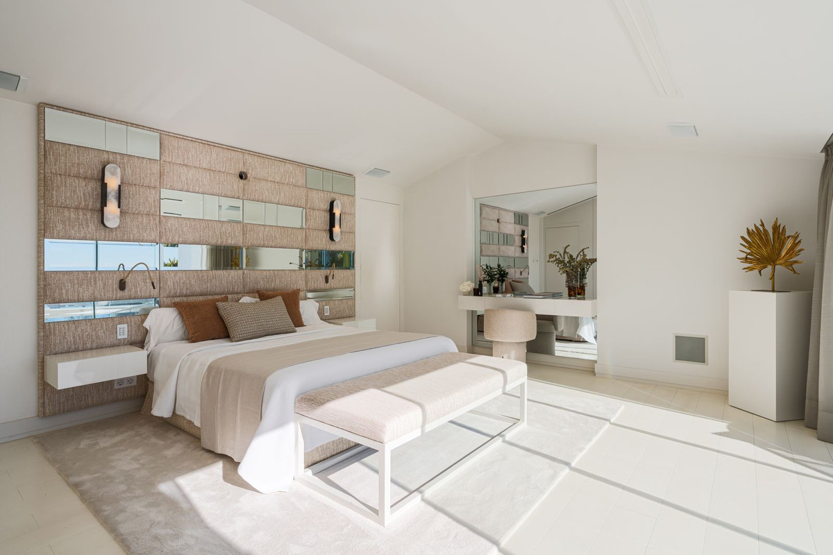 0fa373a22aabc1d98c4f856fc3b5983d - 15