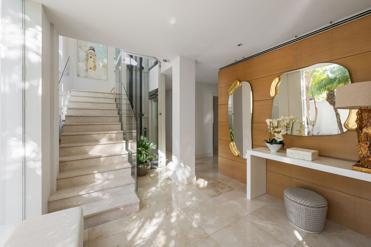 0fa373a22aabc1d98c4f856fc3b5983d - 19