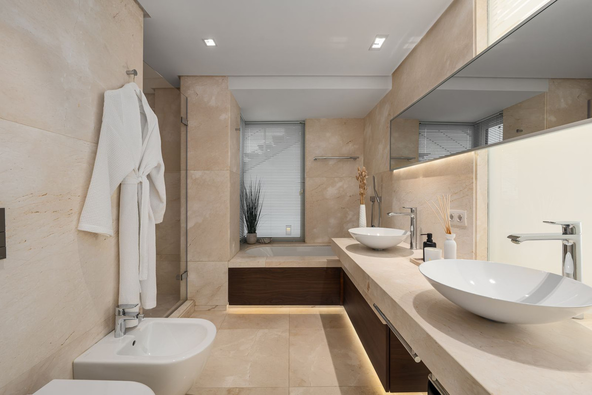 0fa373a22aabc1d98c4f856fc3b5983d - 20