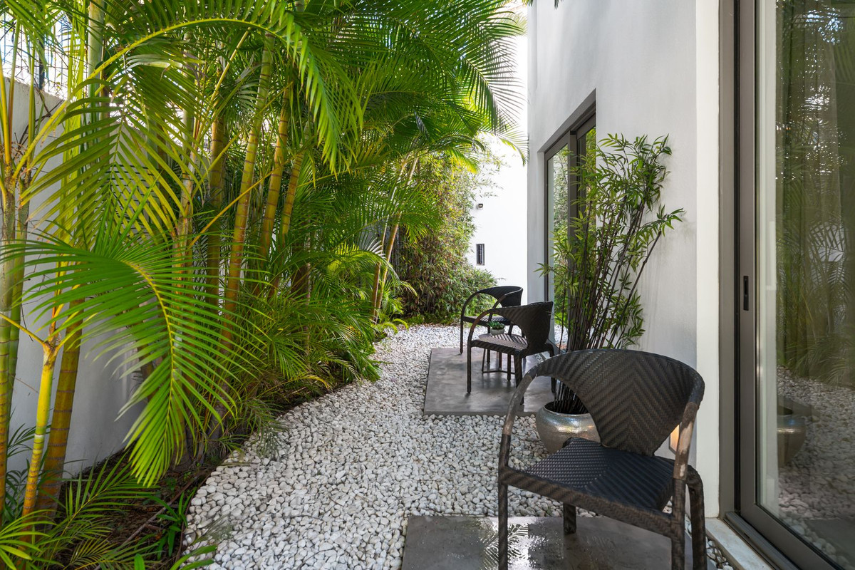 0fa373a22aabc1d98c4f856fc3b5983d - 21