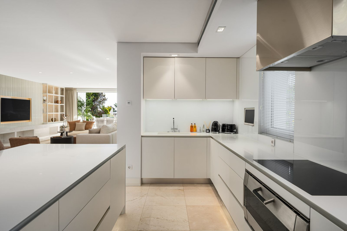 0fa373a22aabc1d98c4f856fc3b5983d - 8