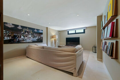 10fafe7e8d5b26cd7512d811e2411ccb - 19