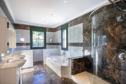 11e3699ee22ac931f44f7ff57e5fbe13 - 25