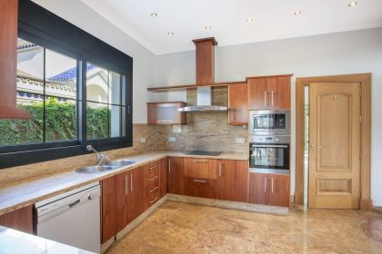 11e3699ee22ac931f44f7ff57e5fbe13 - 37