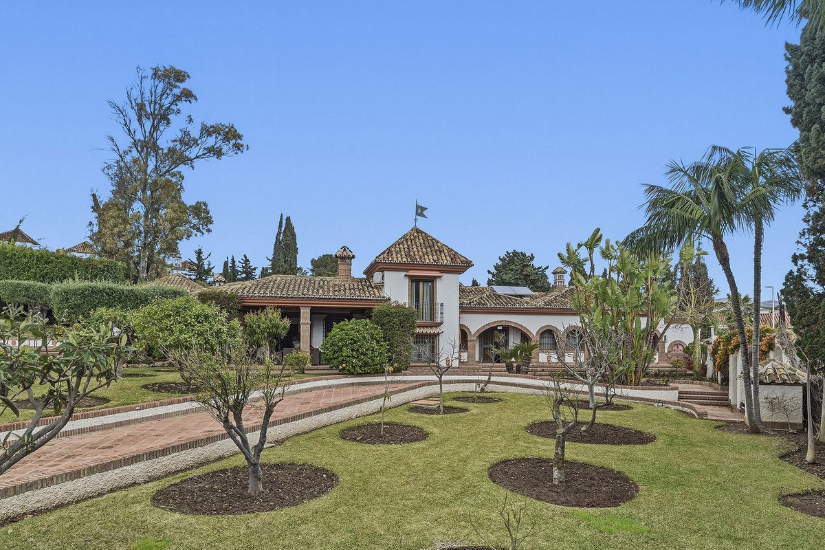 11f79107a3295113f0b91d9f38835a0a - 1