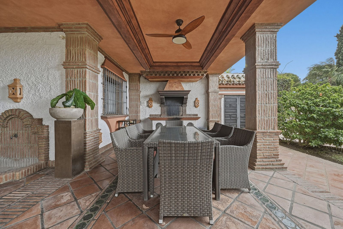 11f79107a3295113f0b91d9f38835a0a - 4