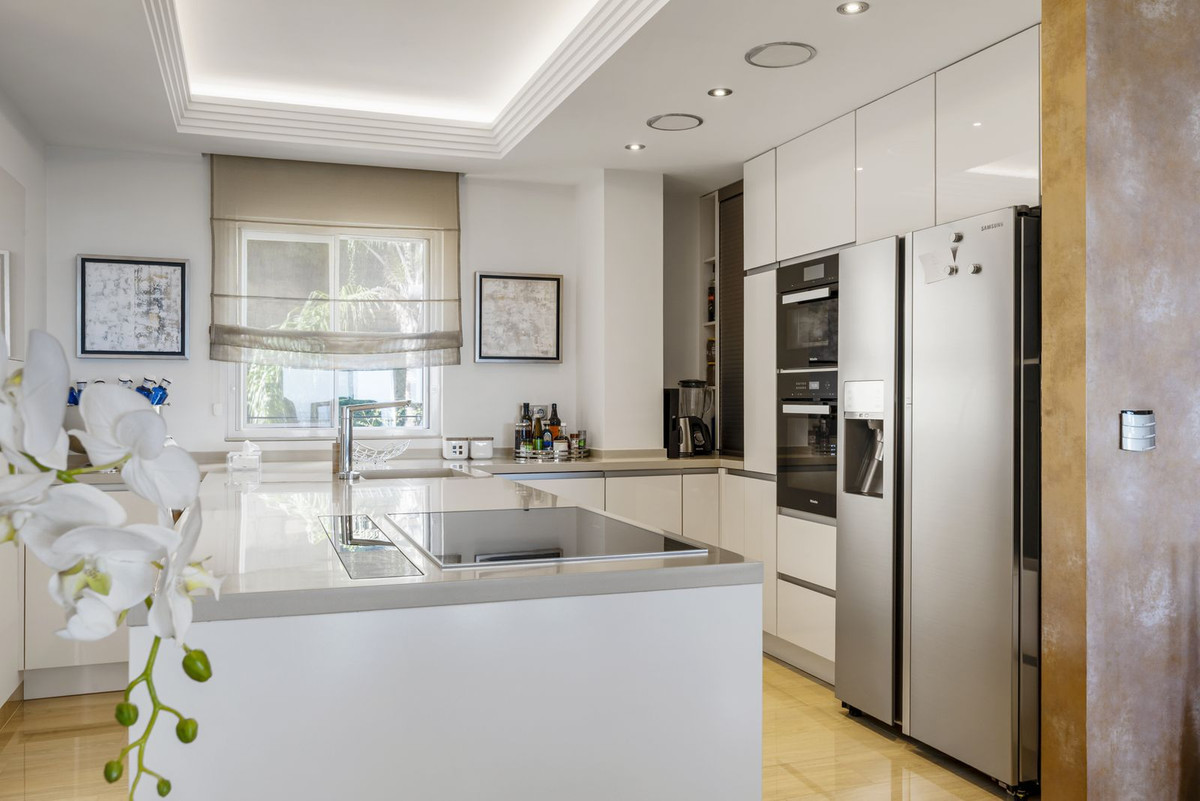 12e4ba038391bb2e293f095a6bf09ef0 - 10