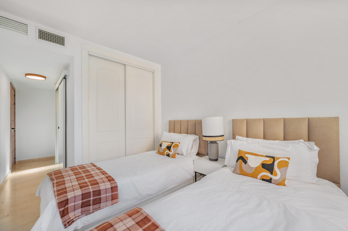 12e929e87931444e88940aec18ad49a2 - 20