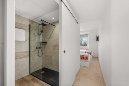 12e929e87931444e88940aec18ad49a2 - 22