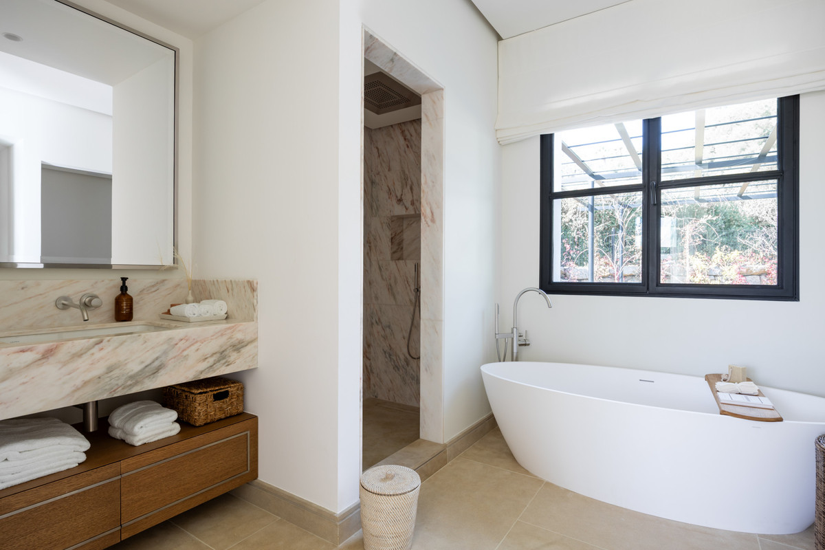 140aea50f28c9a3e619db45c360a8397 - 16