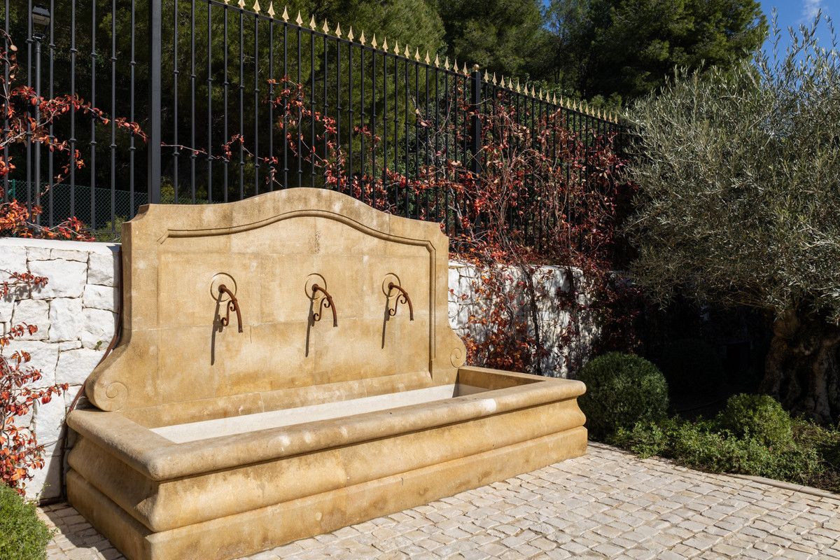 140aea50f28c9a3e619db45c360a8397 - 39