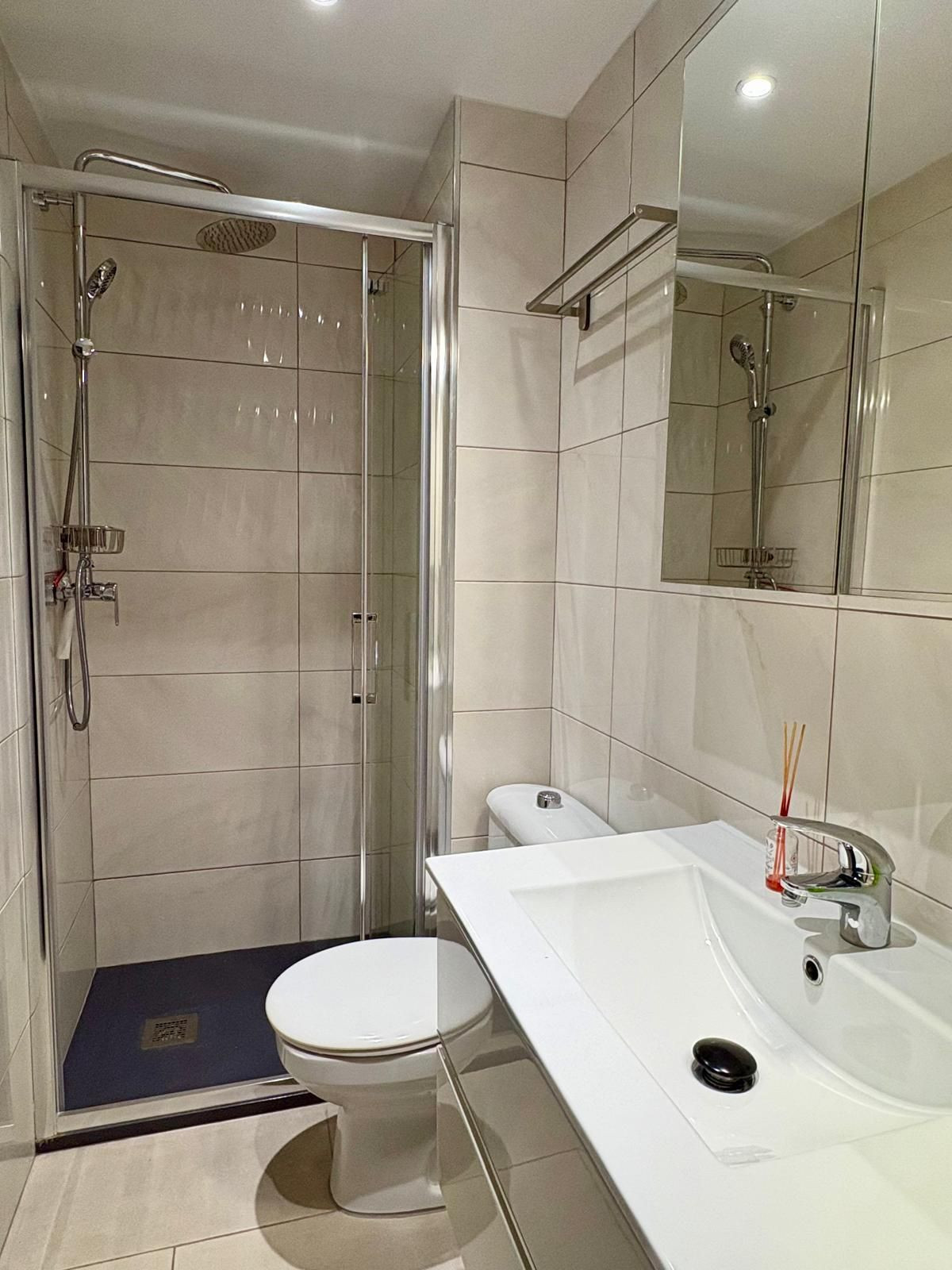 1531eece001270b82bdba53c34338c4c - 15