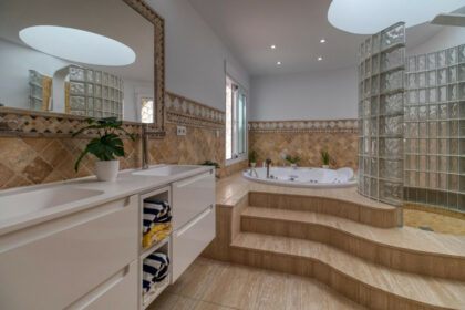 17899f88298023f29245b127c51cabf7 - 24