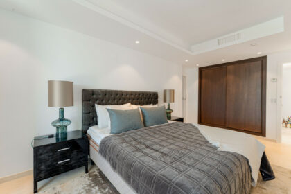 18500599c7f19462d5a628af2bbcabc3 - 12