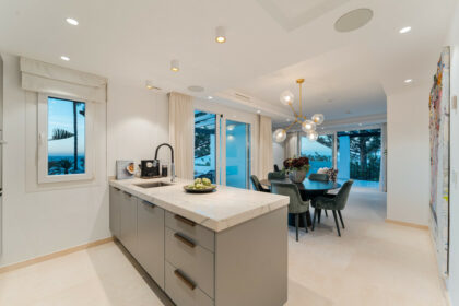 18500599c7f19462d5a628af2bbcabc3 - 21