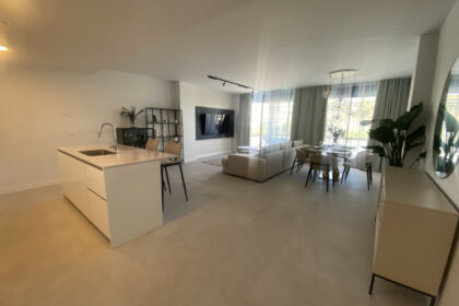 18a047090f0c2c1aaba23ad52258b616 - 22