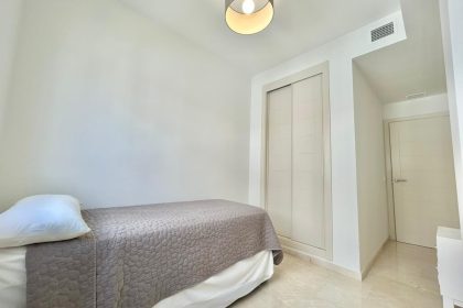 18aa1130e7c22439b92f8b3d4781e484 - 15