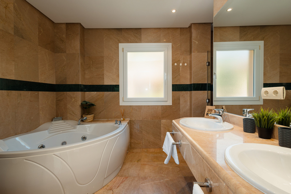 19c0f54e6f39ab391e834c4d90c14f79 - 11