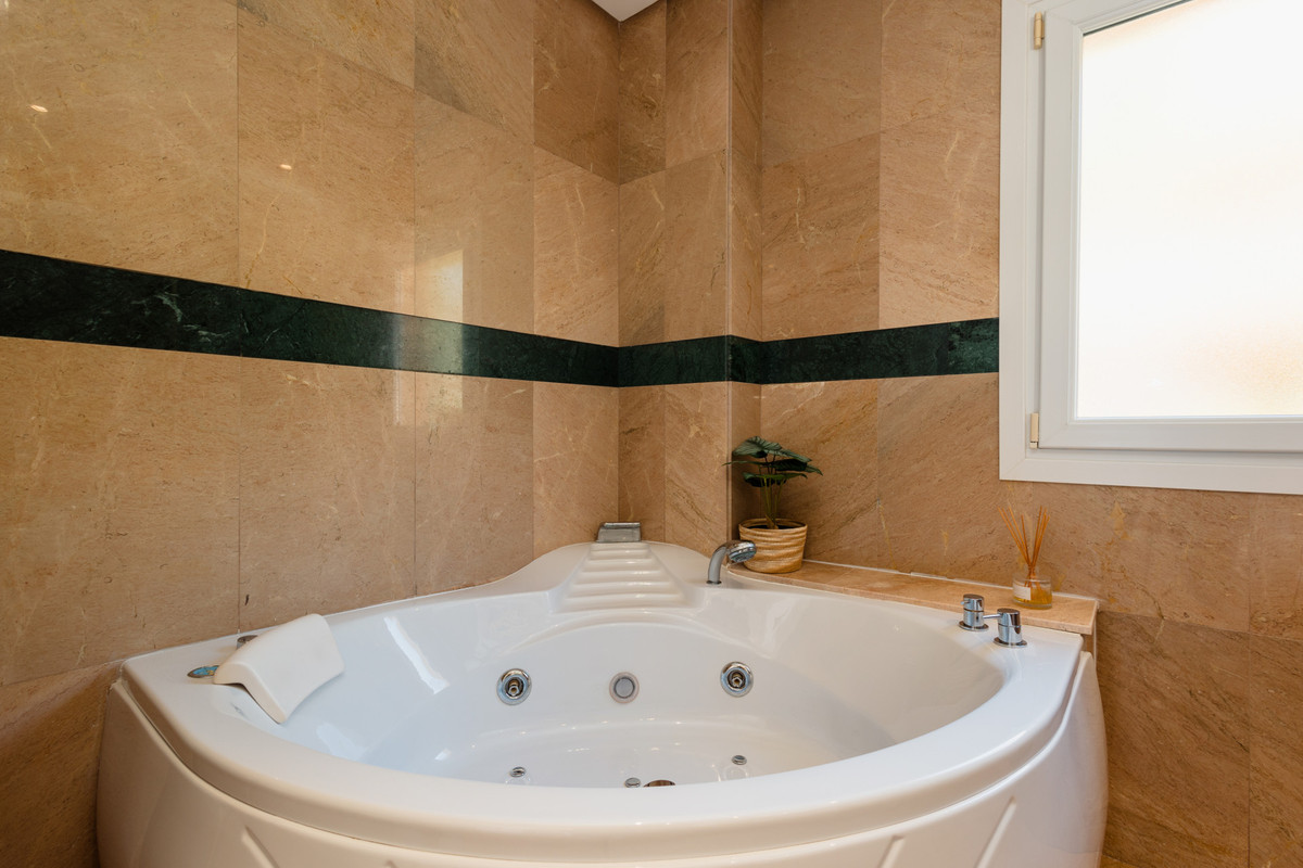 19c0f54e6f39ab391e834c4d90c14f79 - 12