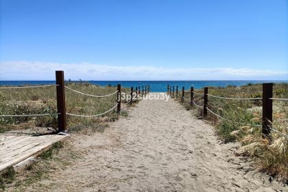 1a71f4bf0aa9cc6299f5601d85fcd80d - 35