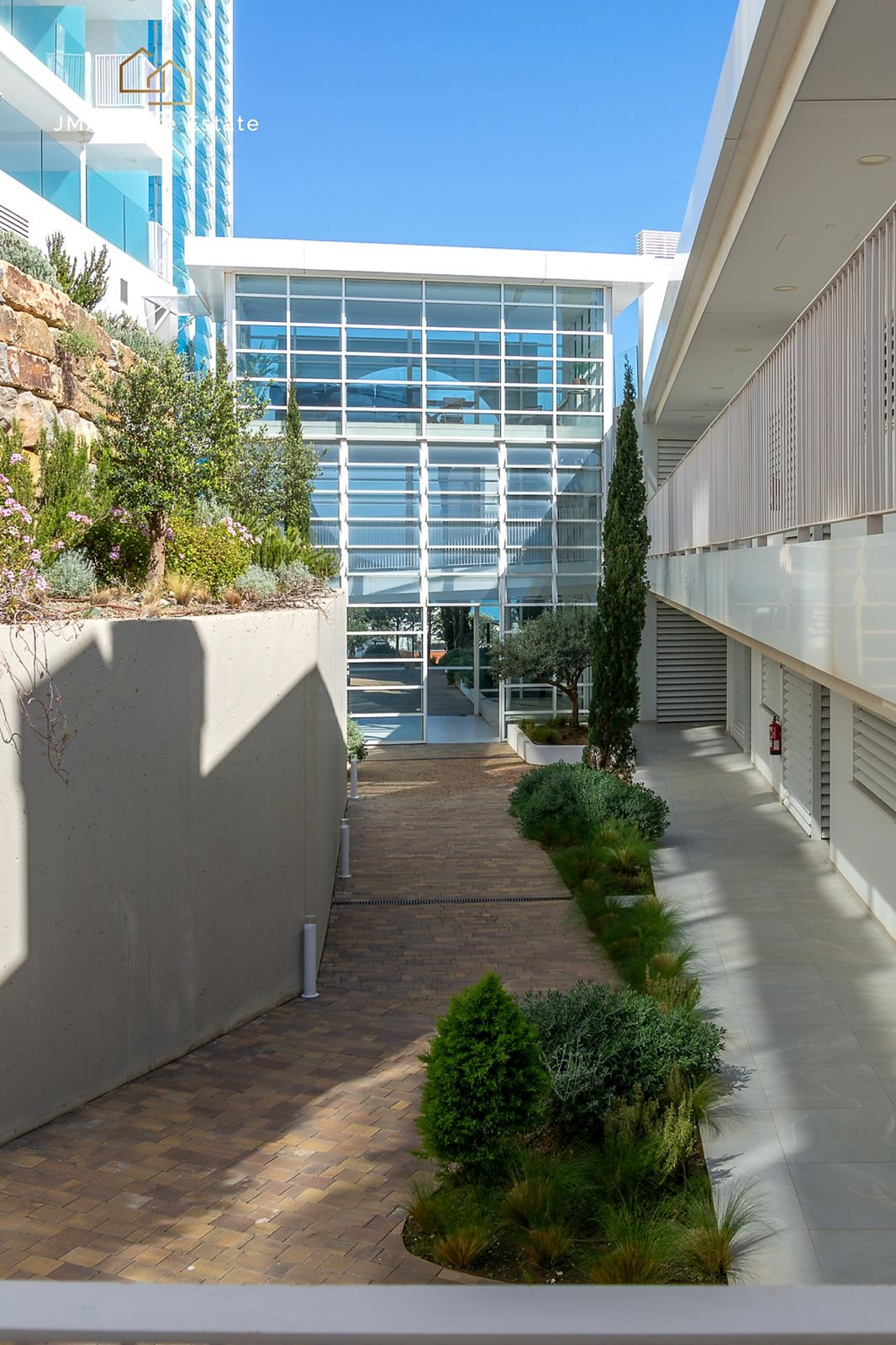 1b2f679729a0f033ddd391e3f0a4d386 - 20