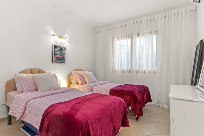 1b3a3a9177a48eee858f31c769e8645c - 18