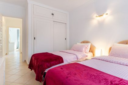 1b3a3a9177a48eee858f31c769e8645c - 19