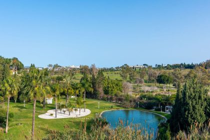 1b3a3a9177a48eee858f31c769e8645c - 25