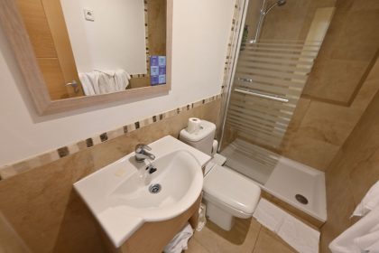 1b45f6d738e2744bdbab5ef715e2f21b - 14