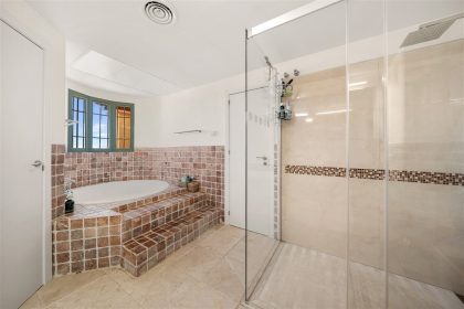 1c97f32a511a824af91ed27aa8e980da - 24