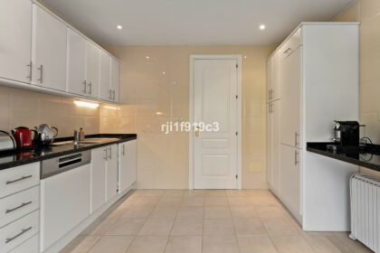 1d2cab7e23f6c1d52a0481e5d9af02be - 12