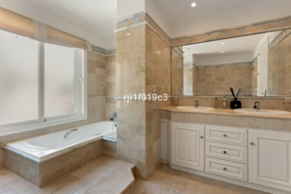 1d2cab7e23f6c1d52a0481e5d9af02be - 9