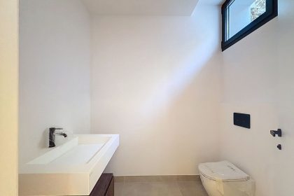 1edc1c90499e4edae09935b97c333121 - 56