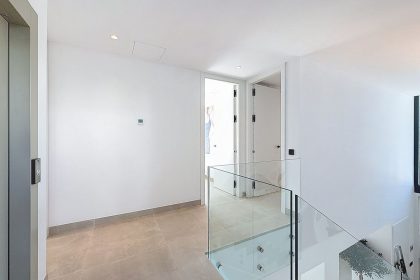 1edc1c90499e4edae09935b97c333121 - 72