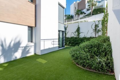 1f1e3571afff93c8ee899e781474e7f1 - 27