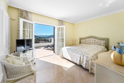 1fad02c1856c47a074b75896b50fdab9 - 18